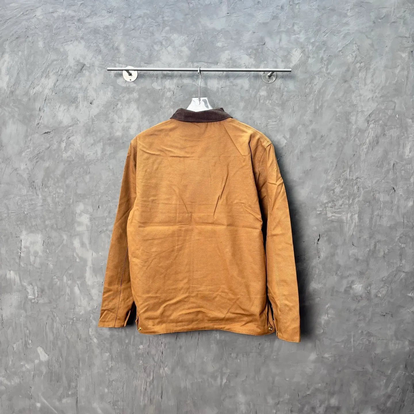 Main recommendation 📝05336# 153 Correct version·Seven-color lining mesh thin jacket 💥 Carhartt WIP Carhartt Detroit Retro Canvas heavy work jacket 🌈Color: Brown Purple White Black Petrol Blue Smoke Gray Size: S-XL Carhartt, founded in San Francisco, USA, is a clothing brand in the industrial era of the United States. It mainly produces work pants and work jackets. It is one of the suppliers of military clothing for the US military. To this day, Carhartt is still a street fashion brand with popularity and brand charm. If you talk about work wear-style clothing, you have to think of Carhartt. Carhartt is famous for manufacturing high-quality workwear with excellent quality, comfort and durability. Its products are mostly made of high-grade fabric materials and are suitable for all kinds of extremely harsh working environments.